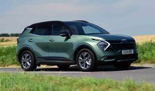 Kia Sportage - side panning